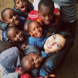 Meet your Posher, Charis